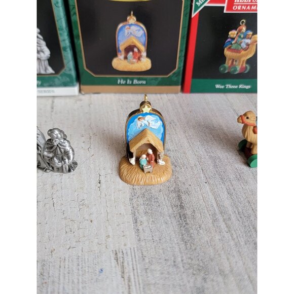 Hallmark miniature religious nativity scene Jesus three kings ornament Xmas - Picture 3 of 6